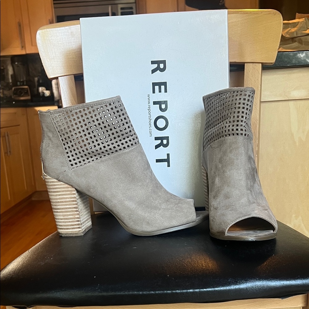 Report Women's Gray Peep-Toe Heeled Boots